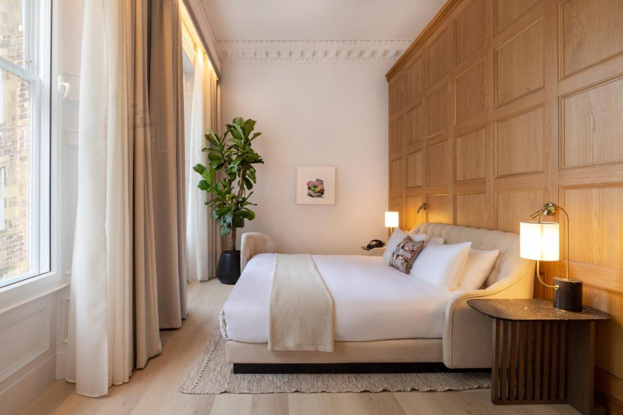Virgin Hotels เอดินบะระ ภายนอก รูปภาพ A bedroom at The Standard London