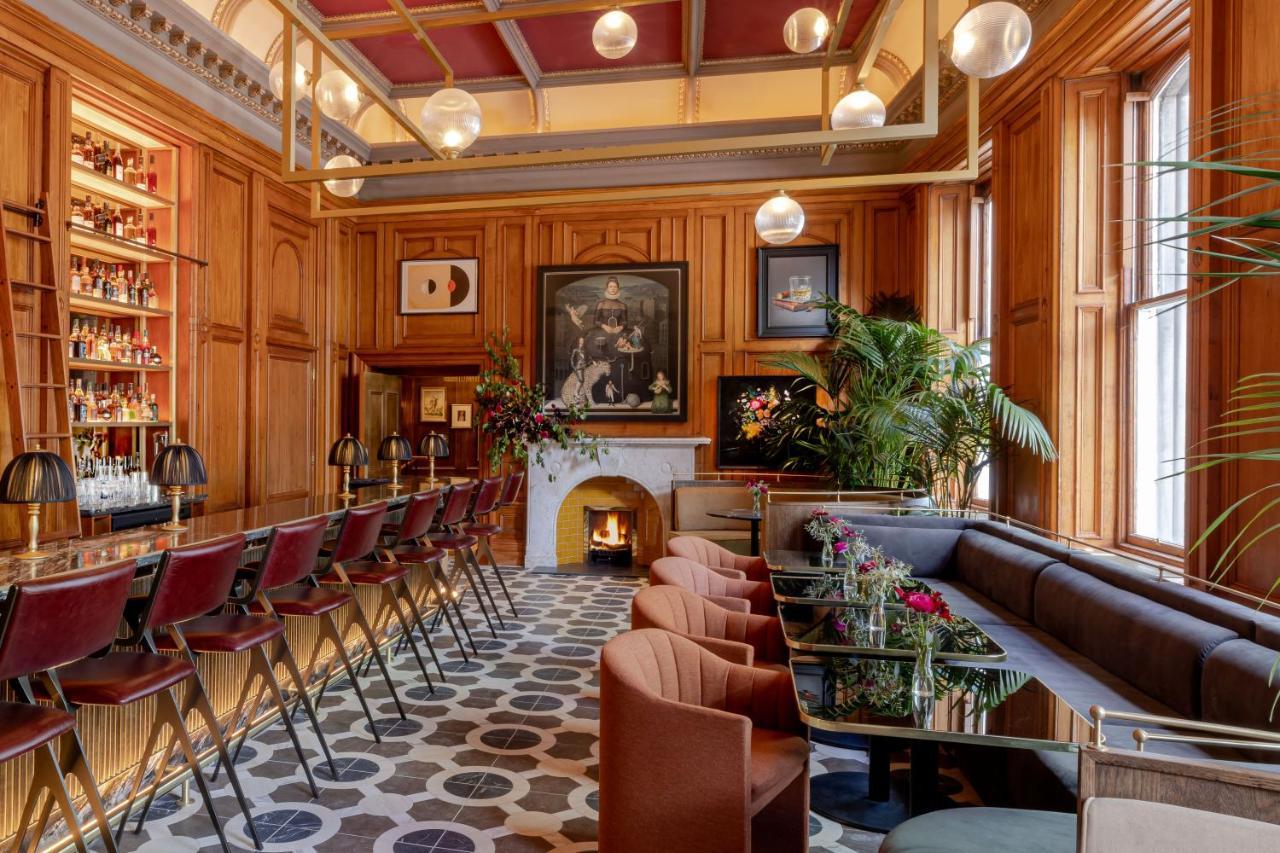 Virgin Hotels เอดินบะระ ภายนอก รูปภาพ The bar at the London Edition