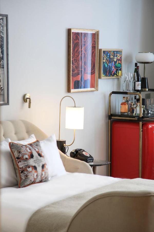 Virgin Hotels เอดินบะระ ภายนอก รูปภาพ A room at the Standard East Village