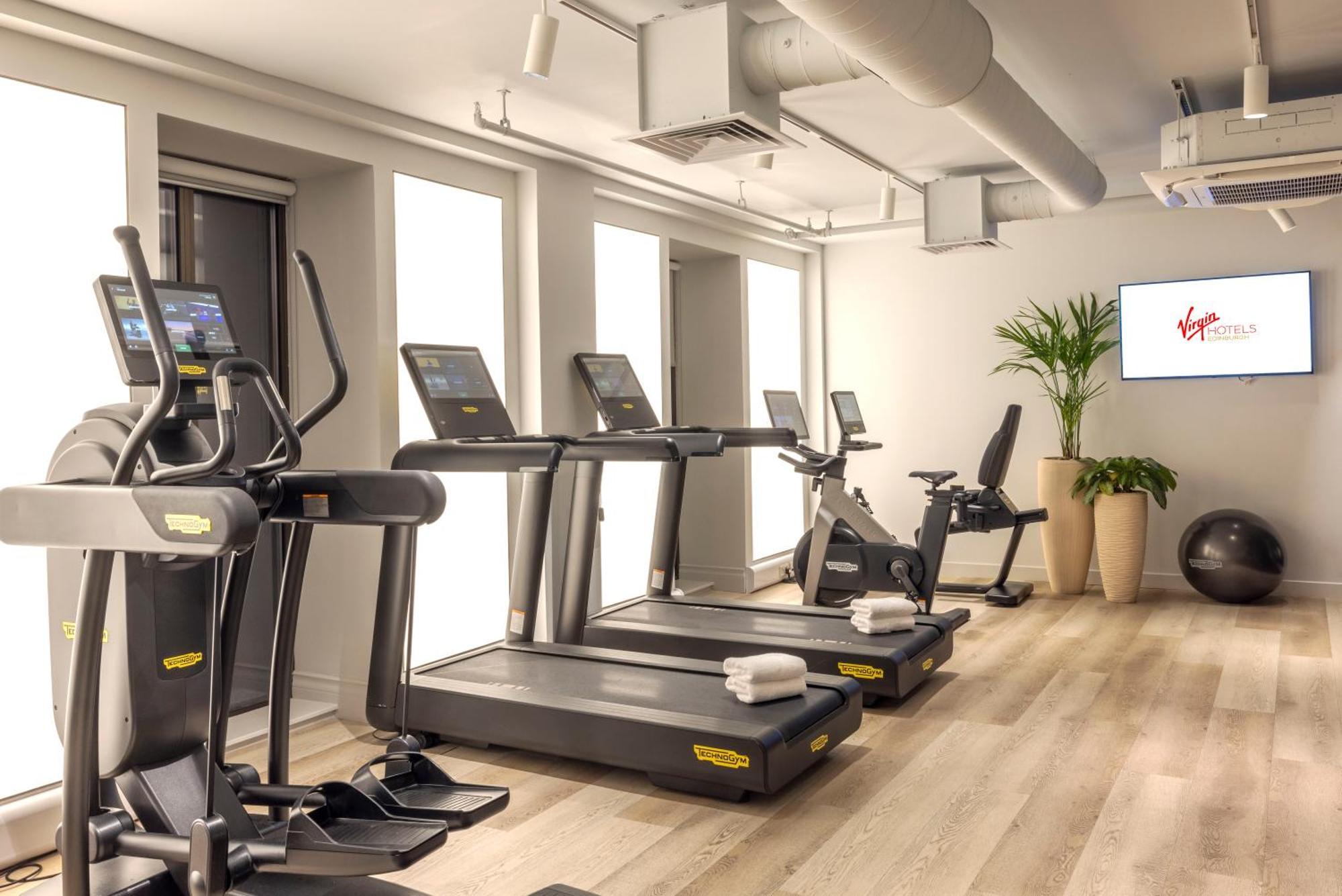 Virgin Hotels เอดินบะระ ภายนอก รูปภาพ Virgin Active gym in London
